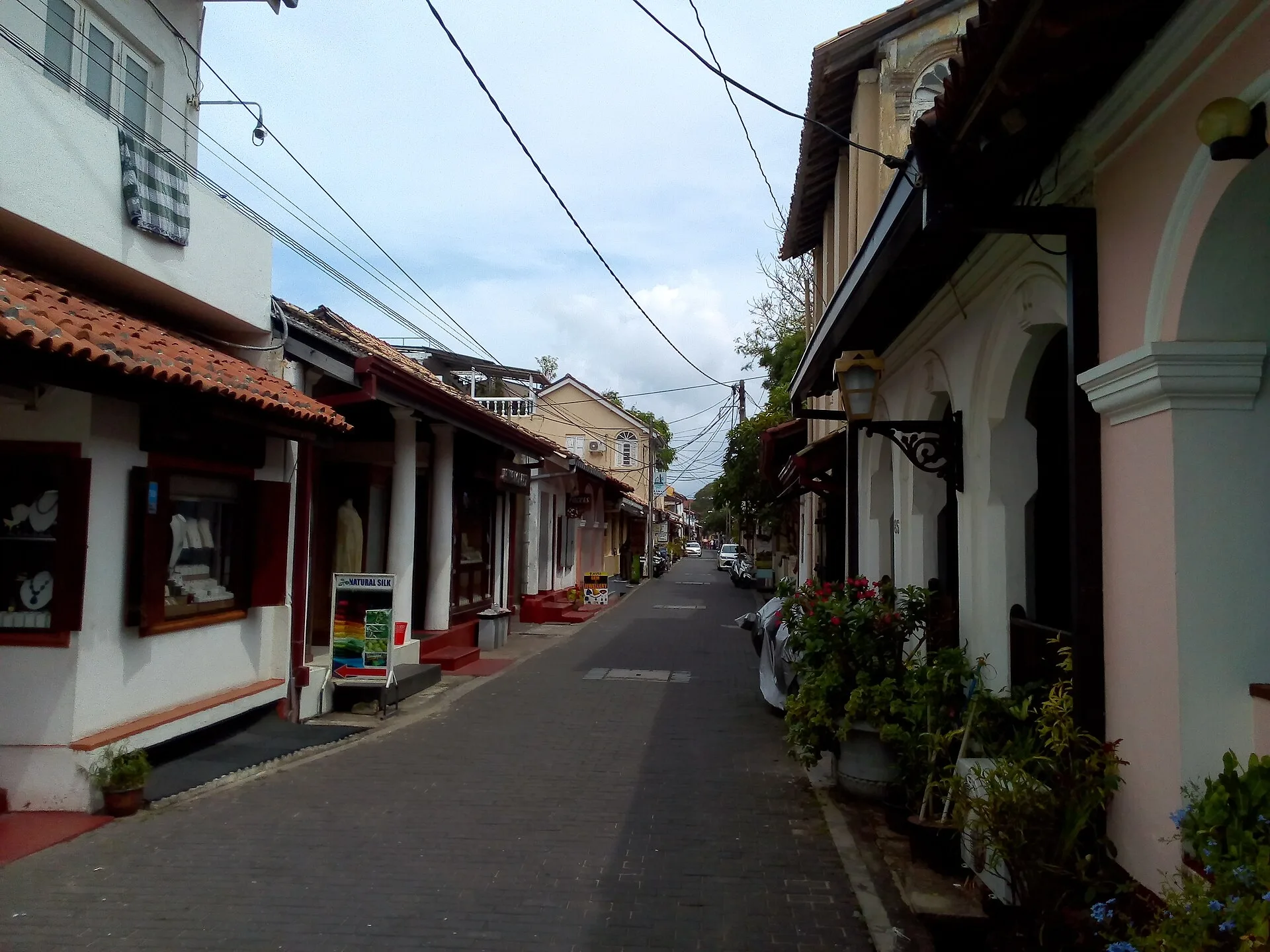 加勒古城有人居住的街道