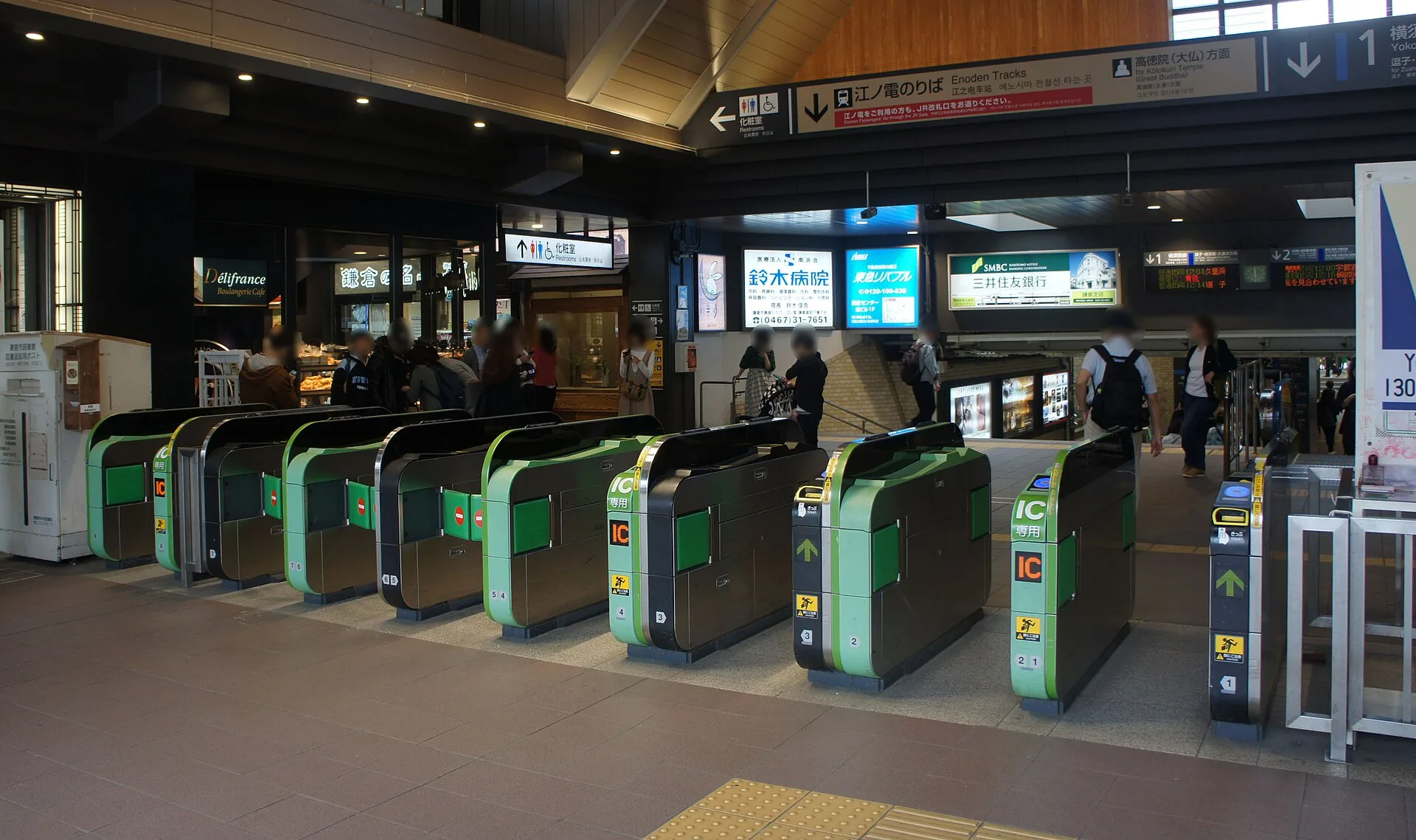 Ticket gates inside JR Kamakura Station east side in 2019