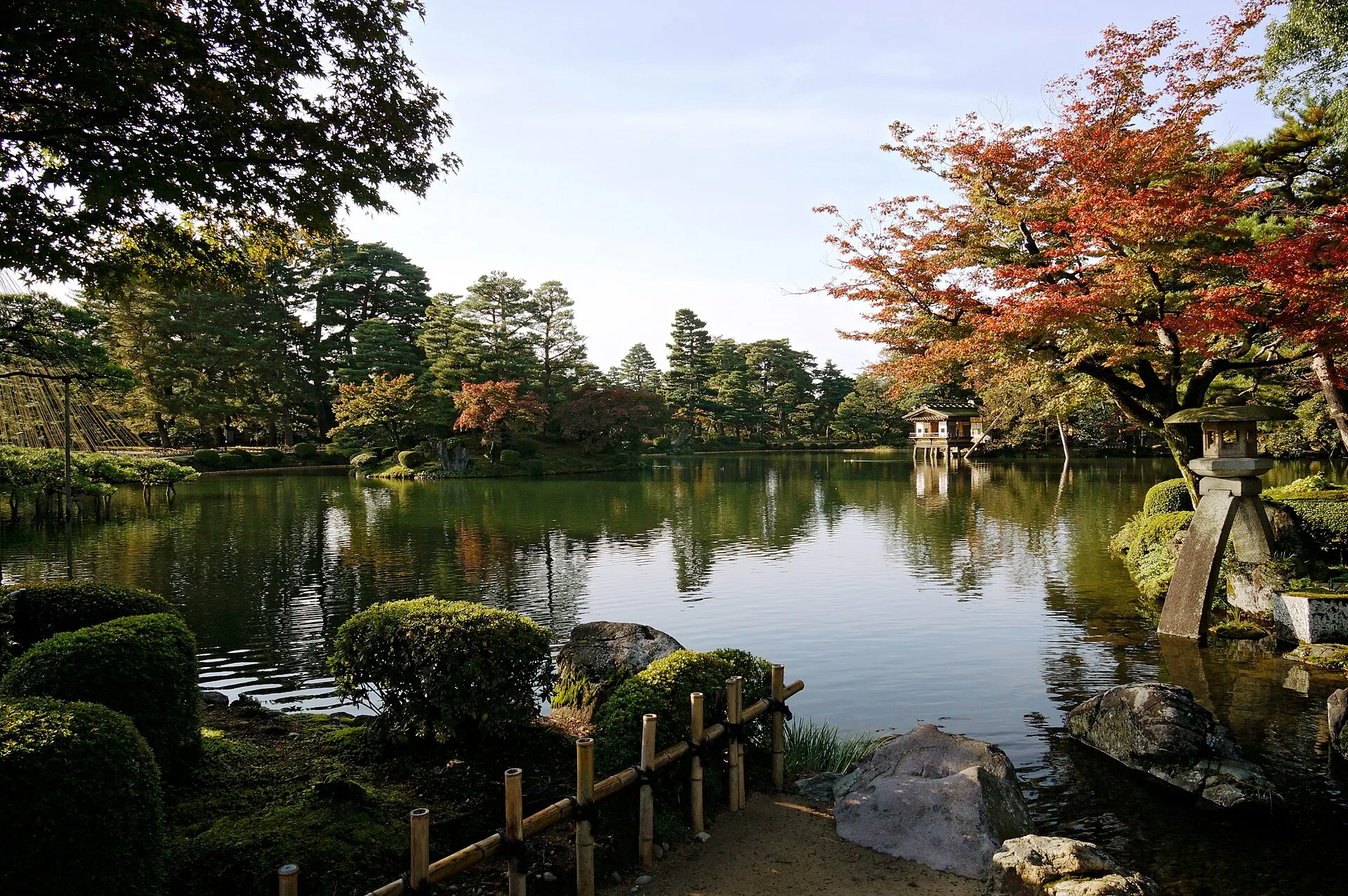 Kasumigaike Pond and autumn trees in Kenrokuen